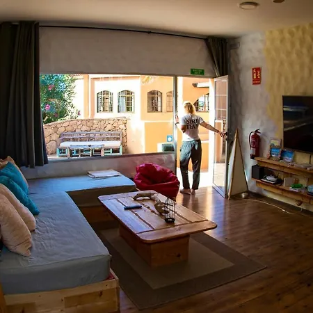 Wellenkind Surfschool ホステル *