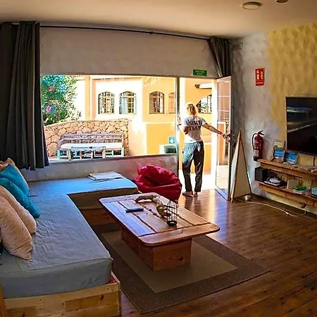 Wellenkind Surfschool Albergue *