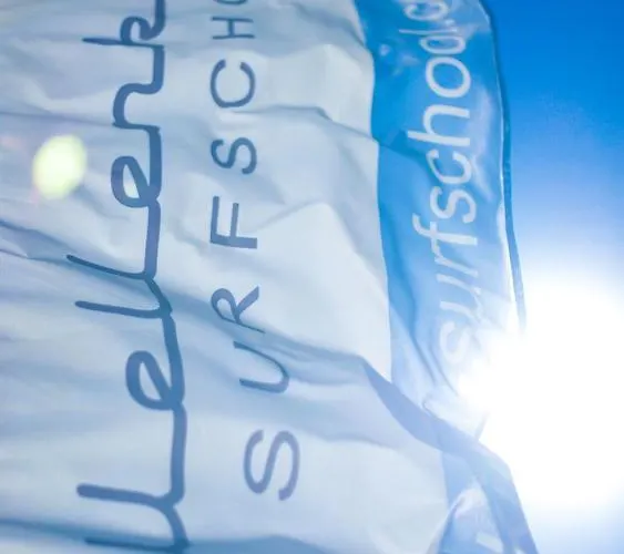 Wellenkind Surfschool بيت شباب *